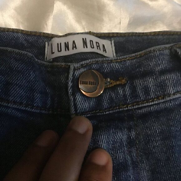 Luna Nora Croppef Distressed  Medium Wash Jeans 10 - Picture 9 of 10